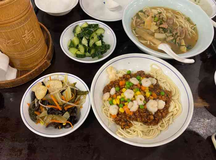 奎元馆(解放路店)-"杭州大街小巷开满了面馆,但像这样的百年老.