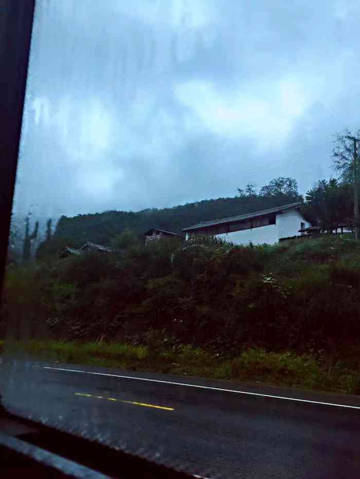 长江第一湾漂流-"虎跳峡位于长江的上游金沙江段 全长约25.