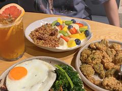 当季水果谷物希腊酸奶-Brunchat