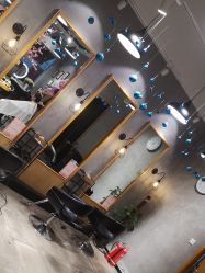 -时尚殿堂明星门店