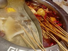 红油鸳鸯锅-热辣宗师·串串火锅(万达金街店)