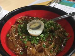 牛肉洋葱盖浇饭-来龙里 精致 东南亚餐室(万象城店)