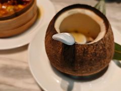 原汁椰子炖乌鸡-汤城小厨•粤菜•靓汤(西直门凯德MALL店)