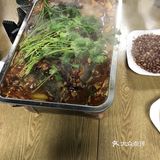 烤鱼相貌很不错，吃起来辣和爽口的鱼肉