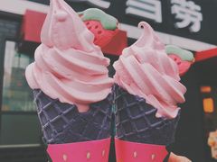 草莓牛奶口味华夫筒-麦当劳(朝阳北路店)