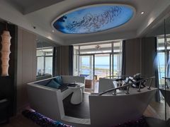 -皇马海口湾海景酒店(万绿园秀英港店)
