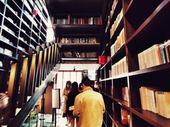 -钟书阁(松江泰晤士小镇店)