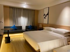 -上海浦东中心万枫酒店