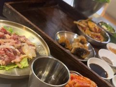 -围炉肉舍•炭烤活鳗•丹东海鲜烤肉(步行街店)