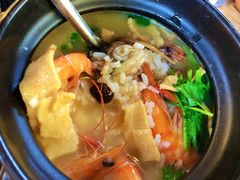 干贝鲜虾鲜蚝砂锅粥-官塘鱻鱻鱼生