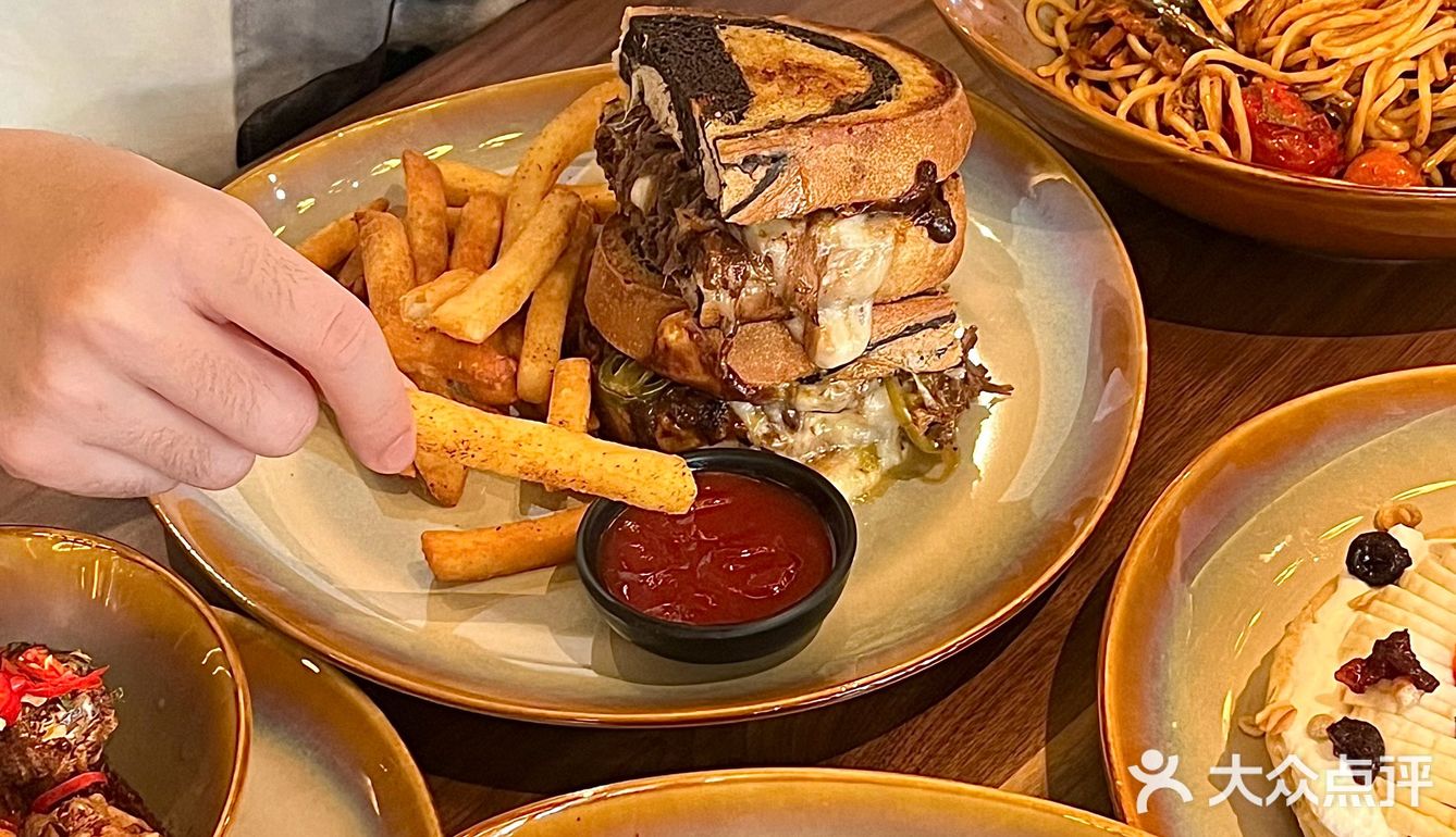 深圳新店｜花小钱装大杯的餐酒吧，好chill