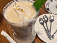 -Chom Cafe and Restaurant