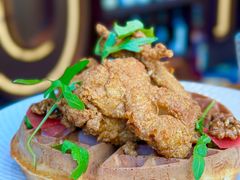招牌炸鸡华夫饼-Brut Eatery Wine Bar & Restaurant (建国东路店)
