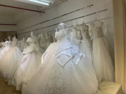 -月月婚纱礼服仓储店(王府井店)
