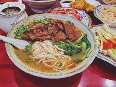 半筋半肉面-金杨拉面王小吃面馆·牛三宝面·红烧牛肉粉