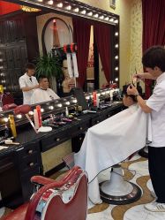 -东方先生国潮男士理发馆