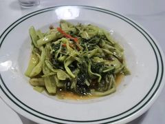 -明本湛江鸡•海鲜小厨(陈家祠店)