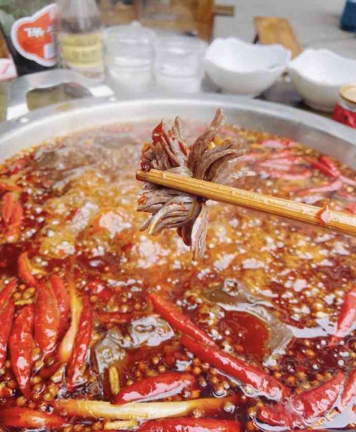 巷子口老火锅-"现在距离吃完不到半个小时就把图修好了,不.