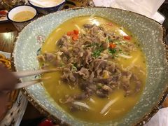 酸汤肥牛-鲁小三·大骨自助(金山总店)