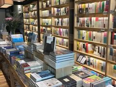 -猫的天空之城概念书店(杭州南宋御街店)