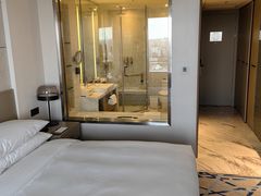 -上海漕河泾万丽酒店