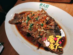 香煎大鲫鱼-费大厨辣椒炒肉(万家丽一店)