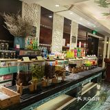 自助餐厅是一个让人吃饱喝足的地方