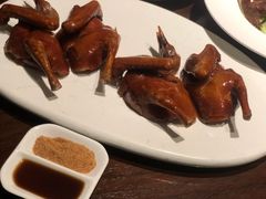 招牌脆皮乳鸽-香樟花园新粤料理(无锡万象城店)