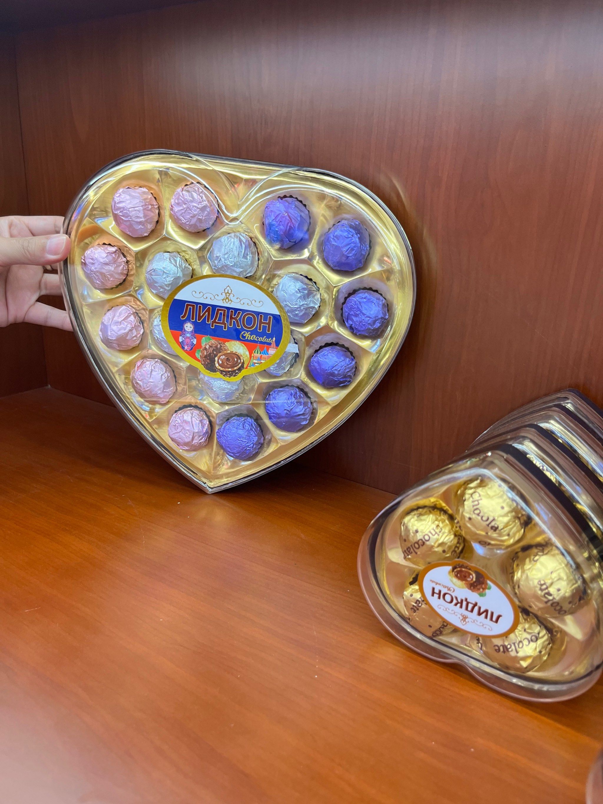 俄罗斯的费列罗巧克力.感觉好大