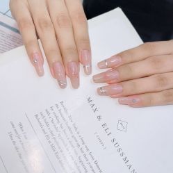 -七彩虹美甲美睫 半永久