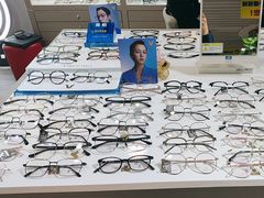 -MiRi眼镜连锁·蔡司·尼康控优点合作店(莘庄店)