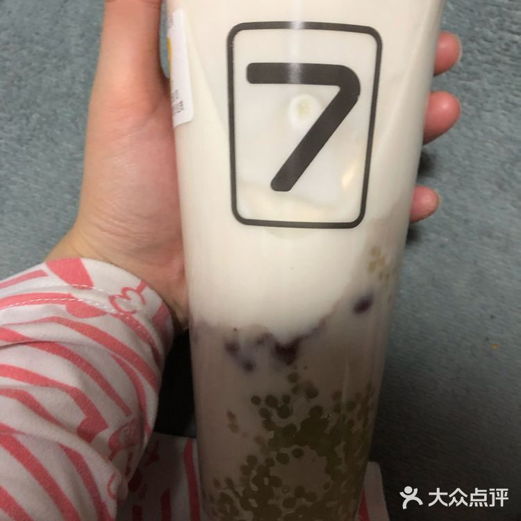 叫了芋泥奶茶，加了西米，可能是晚上有点饿了