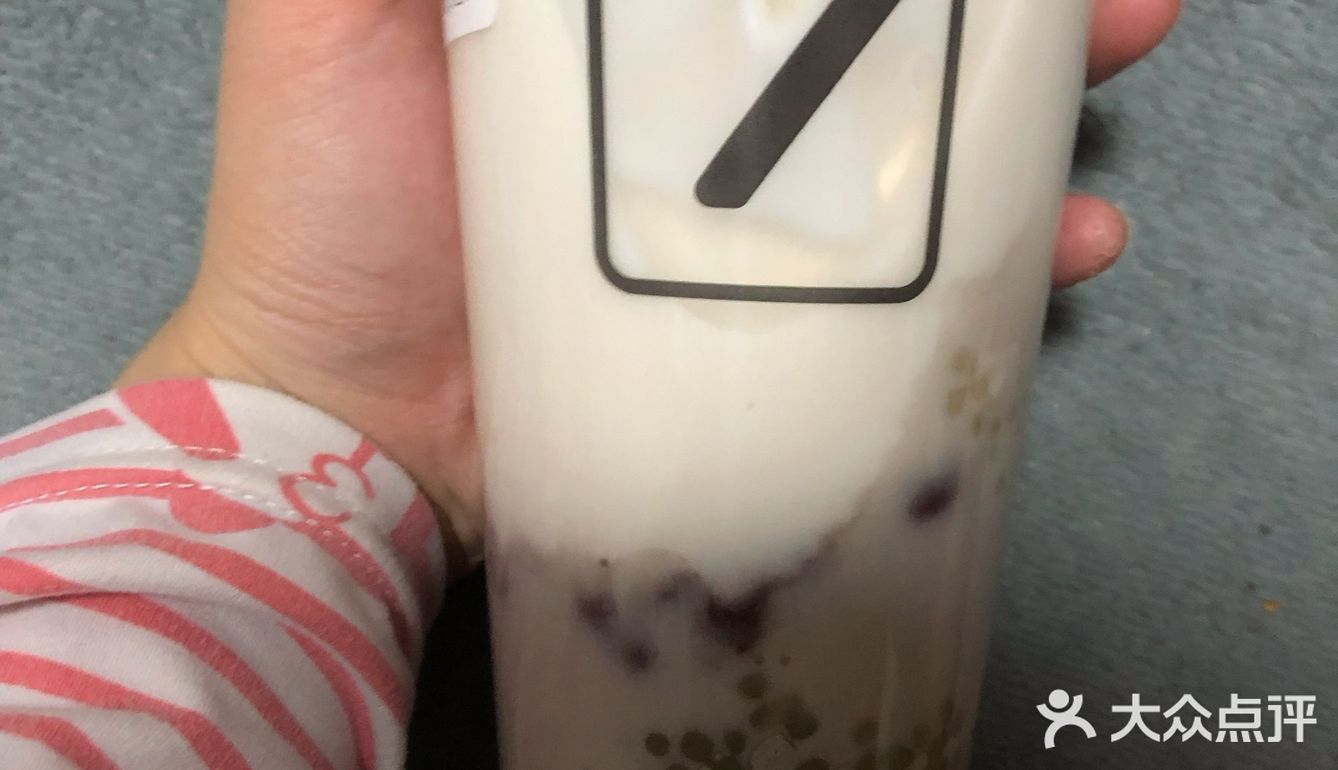 叫了芋泥奶茶，加了西米，可能是晚上有点饿了