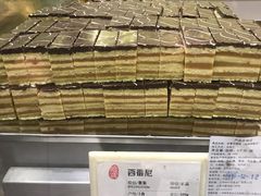 面包甜点陈列柜-上海哈尔滨食品厂(淮海中路店)