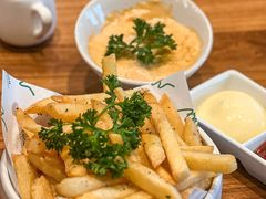 -Chom Cafe and Restaurant