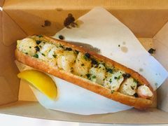 -Pinchy's Lobster & Champagne Bar