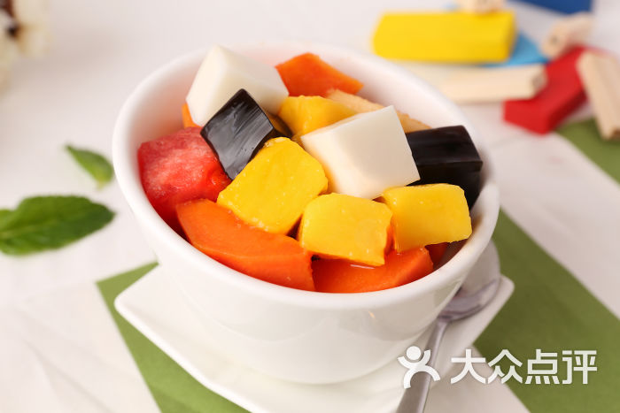 鲜杂果黑白凉粉