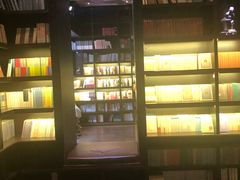 -钟书阁(松江泰晤士小镇店)