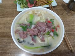 -吕记清真美食城(永兴服装街店)