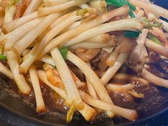 -帅巴人舅母子腊蹄民俗村