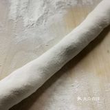从和面、揉面团开始,然后醒面的同时,剁馅儿、拌馅儿