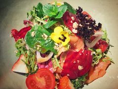 烟熏香草三文鱼蔬菜色拉-MIKAKU(万达广场上海宝山店)