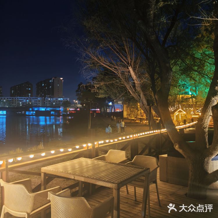 这不仅是一家酒吧