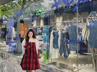 在广州琶醍酒吧街的买手店