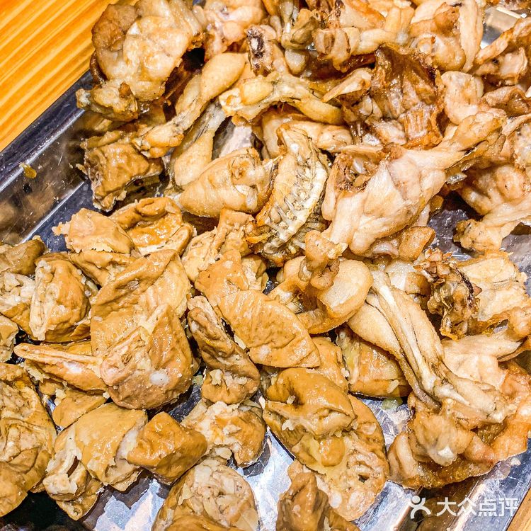 东莞火锅｜西平的地摊肥肠牛蛙锅敲配饭哎🔥