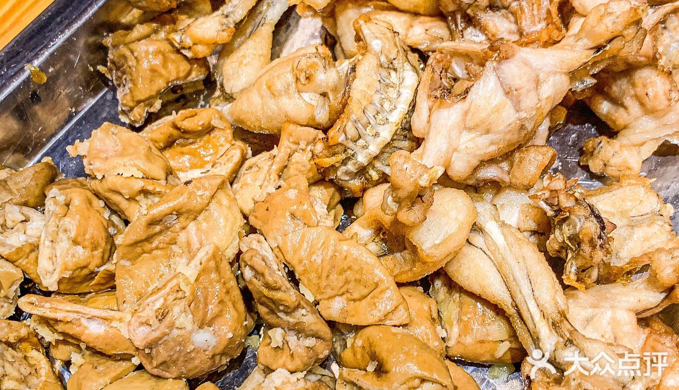 东莞火锅｜西平的地摊肥肠牛蛙锅敲配饭哎🔥