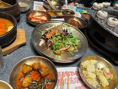 -草家酱蟹炭火烤肉店(珲春南路二店)