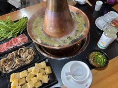 -果松木炭酸菜铜火锅·外婆参鸡汤