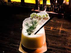 -The ROOF (通盈中心店)