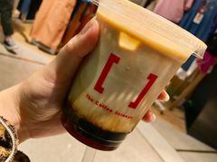黑洞拿铁-代数学家algebraist(诚品店)